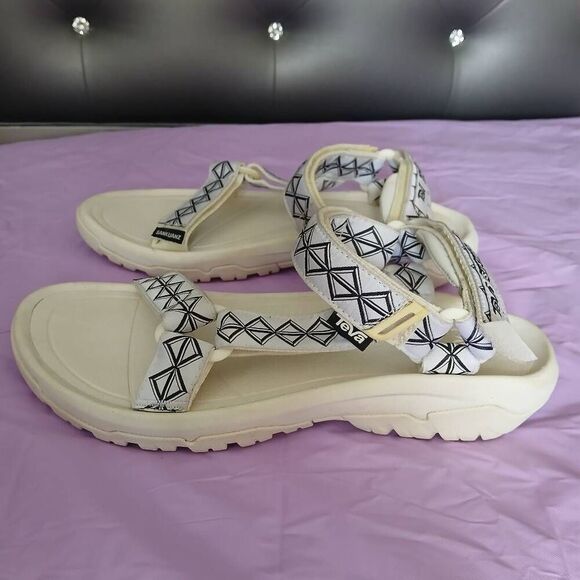 Teva sankuanz womens size 9 hurricane hiking sandals white/ cream and black - Picture 1 of 6